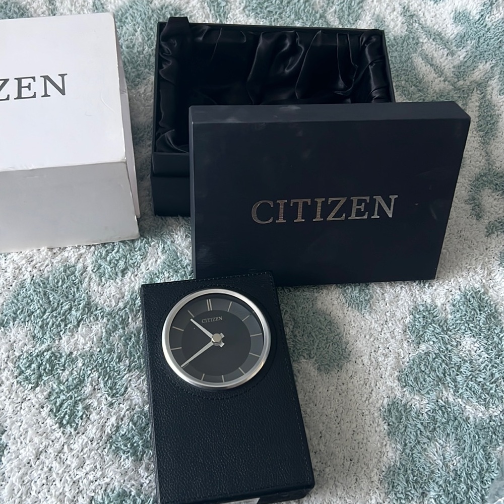 Citizen Desck clock